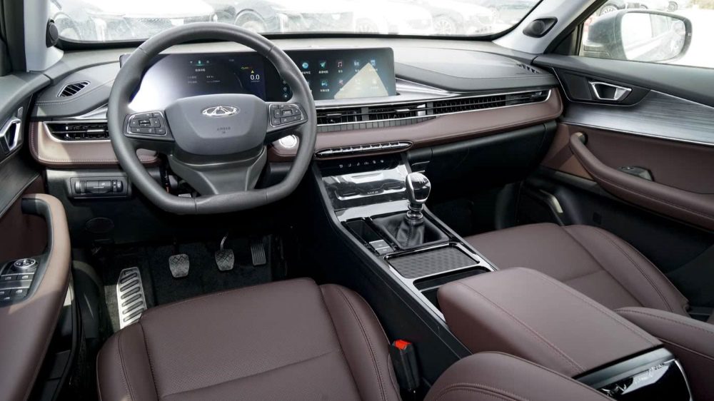 Chery Tiggo 7 получил бюджетную версию с «механикой»: он стоит как базовая Lada Granta!