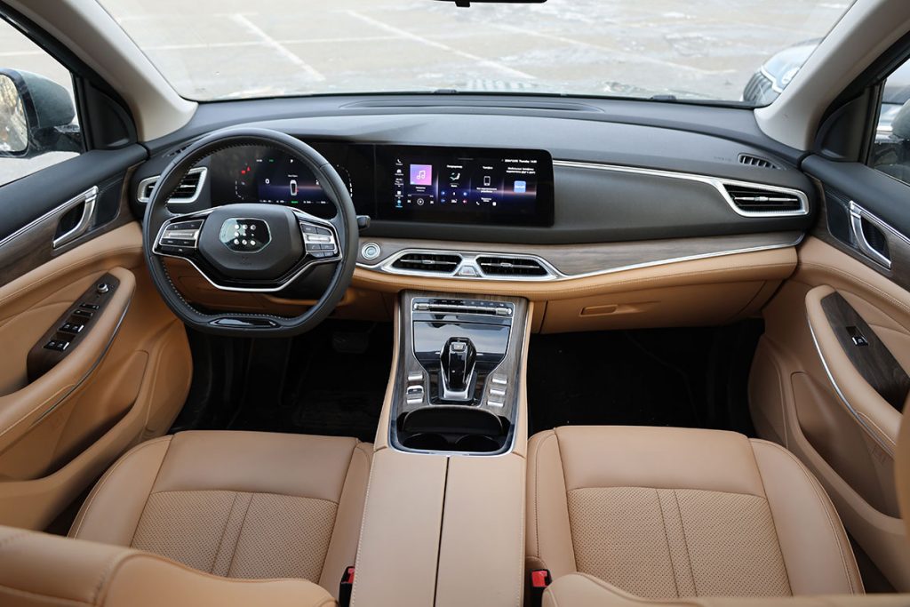 Что выбрать: новый Evolute i-Space или Skoda Kodiaq с пробегом? Сравнили два семейных кроссовера и сделали выводы