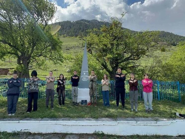 Добровольцы Предгорья установили памятную плиту в Теберде в память об убитых нацистами детях