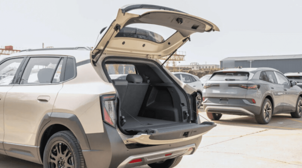Dongfeng представил бюджетный электрический кроссовер Nammi 06: низкая цена и запас хода до 470 км