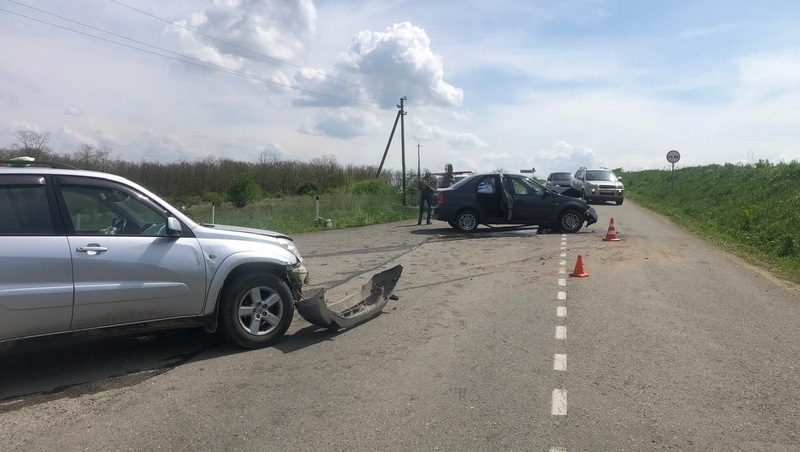 Два человека пострадали при столкновении иномарок в Кочубеевском округе