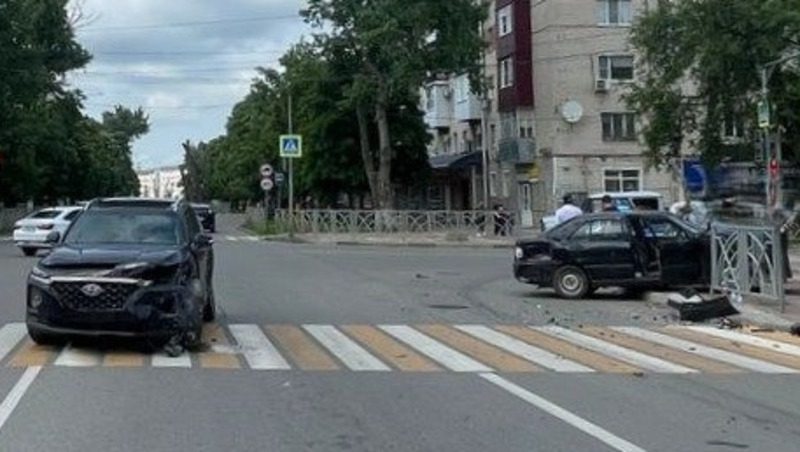 Два человека пострадали при столкновении иномарок в Невинномысске
