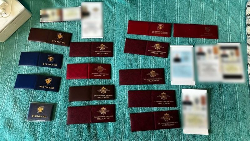 ФСБ: Вооруженные люди под видом правоохранителей отбирали деньги у ставропольцев