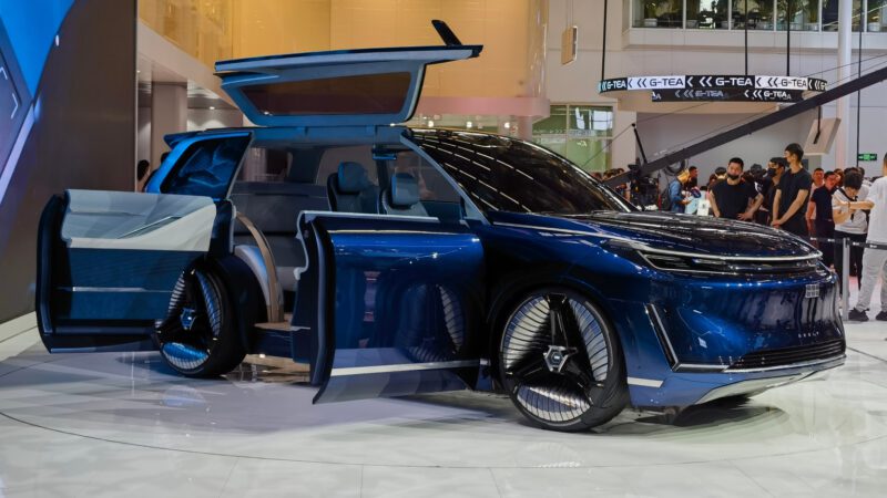 Galaxy Starship 9: новый флагманский кроссовер Geely. Что о нем известно?