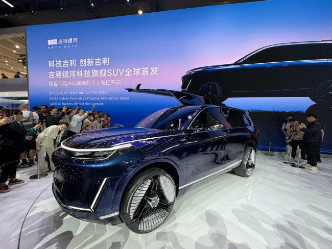 Galaxy Starship 9: новый флагманский кроссовер Geely. Что о нем известно?