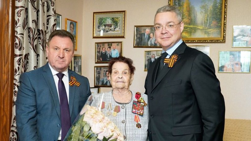 Глава Ставрополья вручил знак почётного гражданина ветерану ВОВ