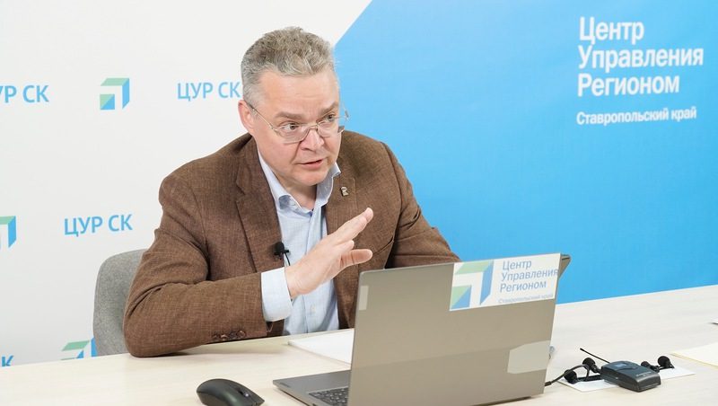 Губернатор поручил уточнить сроки обустройства детской площадки в Ставрополе