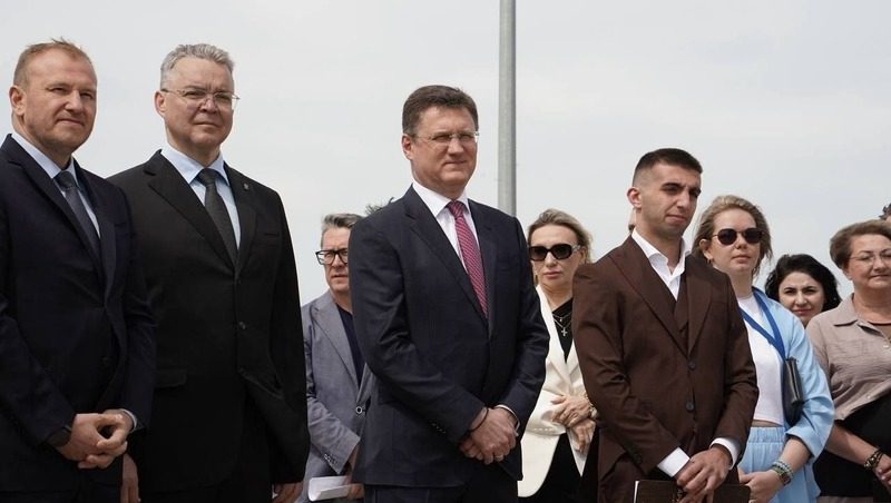 Губернатор Владимиров и вице-премьер РФ Новак открыл новый арт-объект в Минводах