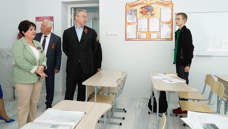 Губернатор Владимиров проинспектировал ремонт школы в Андроповском округе