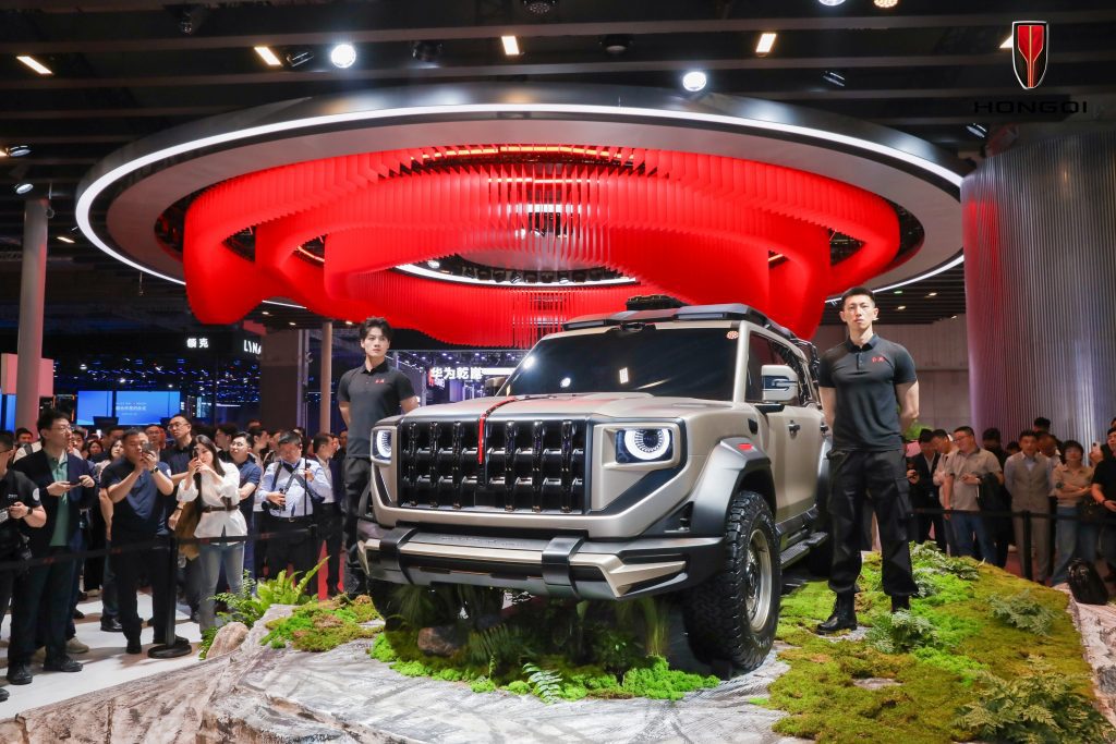 Hongqi привезет в Россию новинки: ждем роскошный лимузин L1 и большой кроссовер HS7