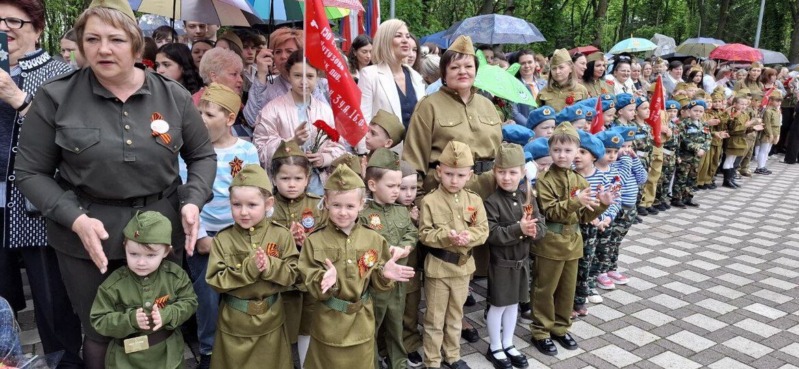 Лётчики, пехотинцы, моряки, медики: в Ессентуках прошел детский войсковой парад  Ставрополь (Кавказ)4