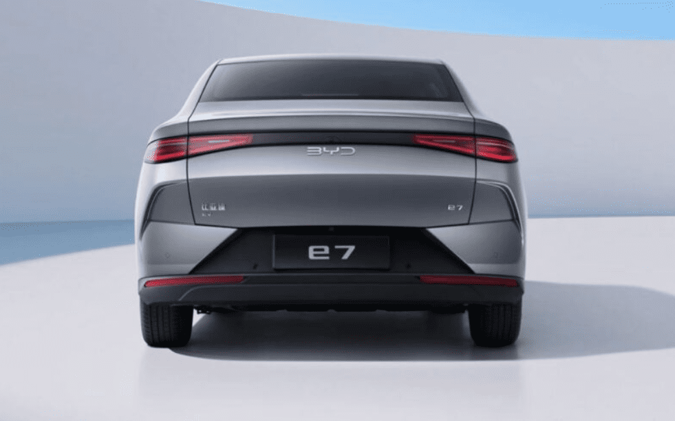 Мечта таксиста: представлен дешевый электрический седан BYD e7