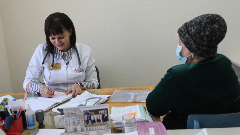 Медики выездной бригады осмотрели около 70 жителей села Величаевского