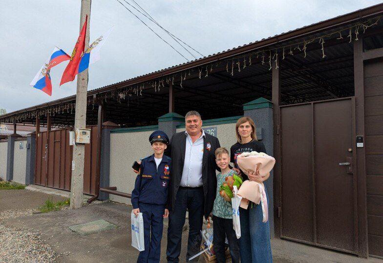 Мэр Ессентуков сыграл в шахматы с сыном погибшего героя СВО  Ставрополь (Кавказ)1