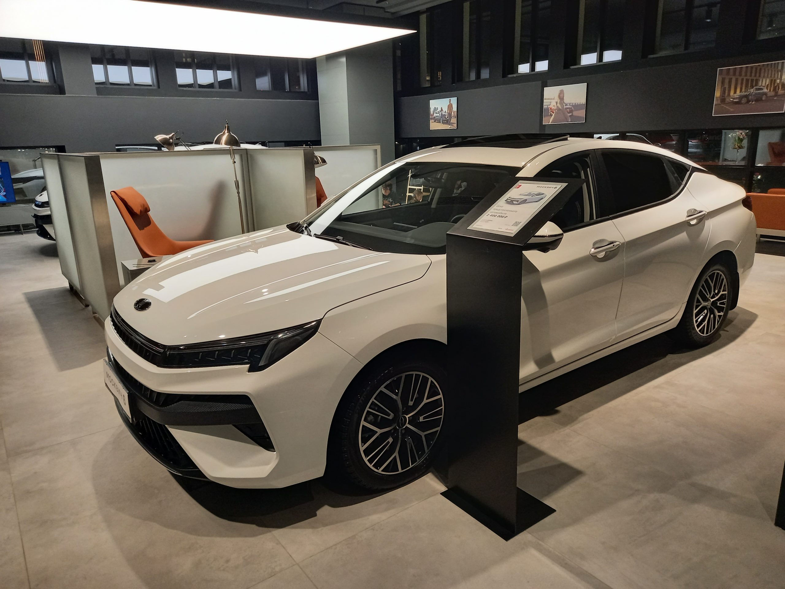 «Москвичи» подорожали: сколько теперь стоят новые автомобили отечественного бренда?