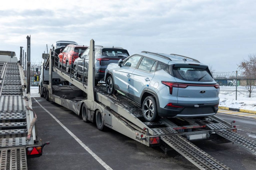 «Москвичи» подорожали: сколько теперь стоят новые автомобили отечественного бренда?