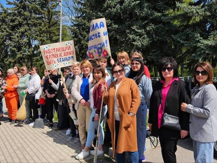 На Первомай жители Предгорья вышли на уборку памятных мест и воинских обелисков