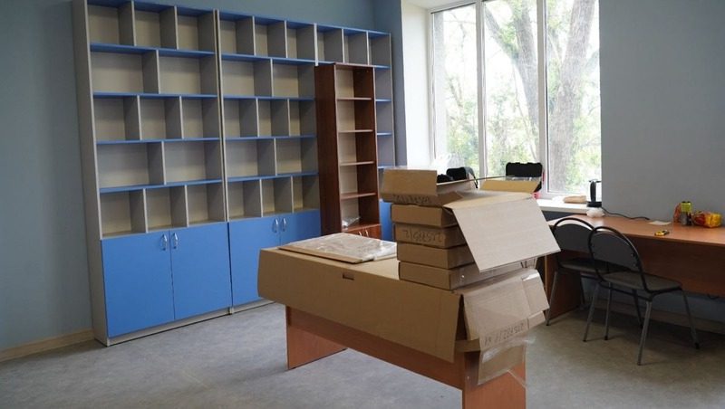 На Ставрополье партдесант проверил капремонт дорог, школы и библиотеки