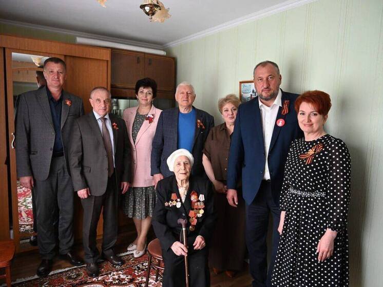 На Ставрополье с юбилеем Победы поздравили старейшего медицинского работника