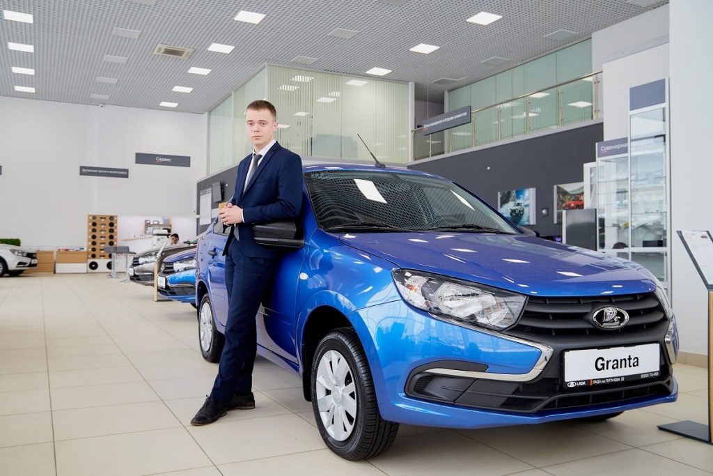 Новый седан за 830 000 рублей: в Беларуси Lada Granta можно купить на 250 тысяч дешевле, чем в России