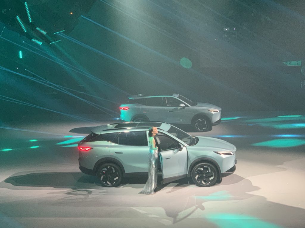 Omoda C7 представлен в России официально: известны все цены на новинку