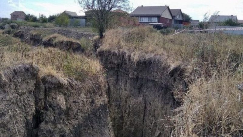Овраг с оползнем угрожает обрушением 40 домам в Предгорном округе