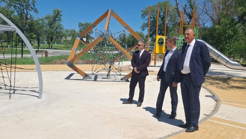 Партдесант осмотрел благоустройство парка и бульвара на Ставрополье