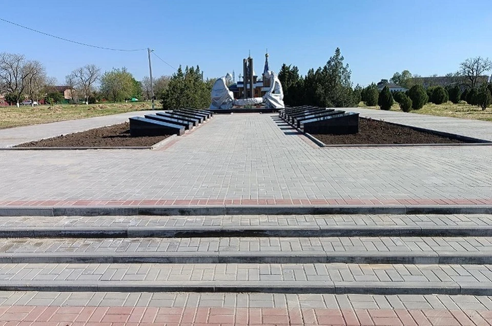 По инициативе местных жителей в селе на Ставрополье обновили площадь мемориала0