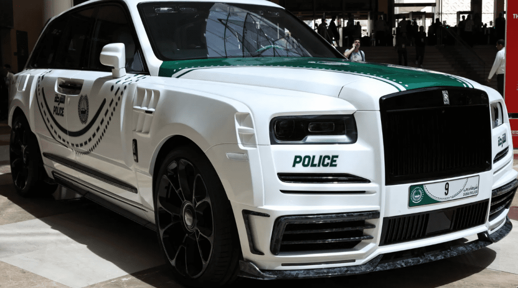 Полиция Дубая приобрела «заряженный» Rolls-Royce Cullinan: 610 сил и тюнинг от Mansory