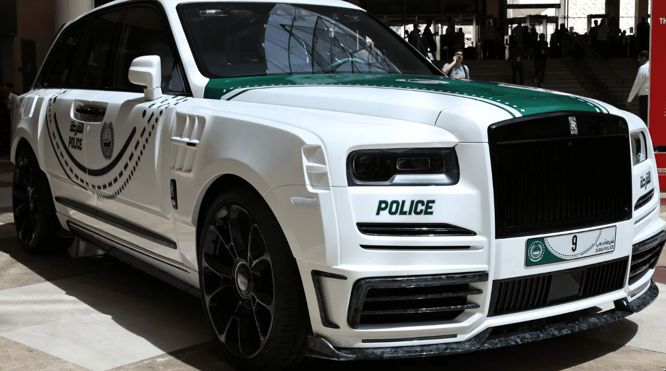 Полиция Дубая приобрела «заряженный» Rolls-Royce Cullinan: 610 сил и тюнинг от Mansory