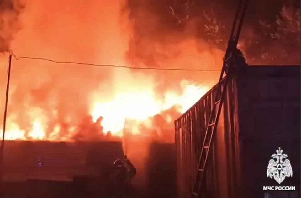 Пожар в Ингушетии уничтожил продовольственный рынок0