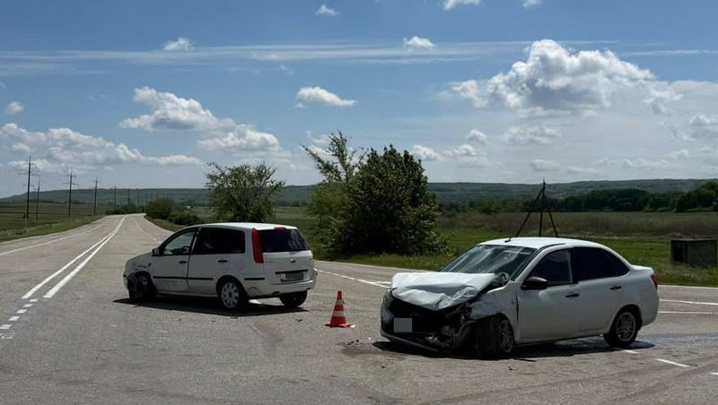 Пожилая женщина и мужчина пострадали при столкновении авто в Петровском округе