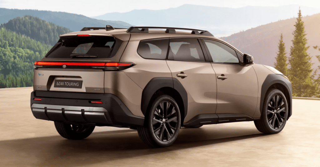 Представлен новый электрический кроссовер Toyota bZ4X Touring: Первый обзор на новинку «Тойота»