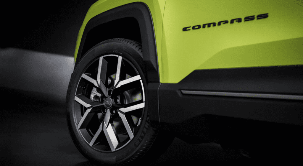 Представлен новый Jeep Compass: обзор модели 2025 года