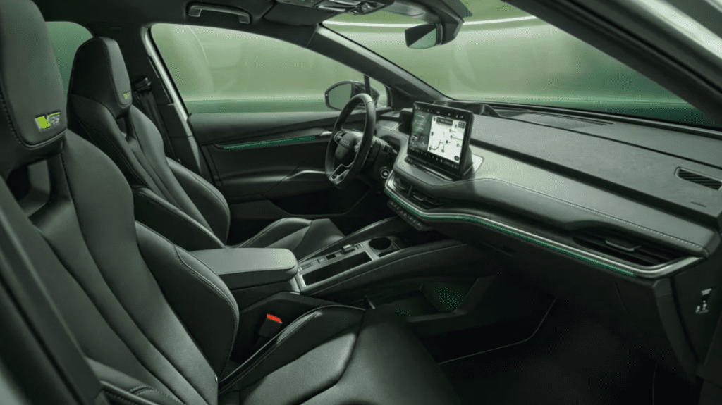 Представлен новый Skoda Enyaq vRS: самая быстрая дорожная «Шкода» в истории? Обзор новинки 2025