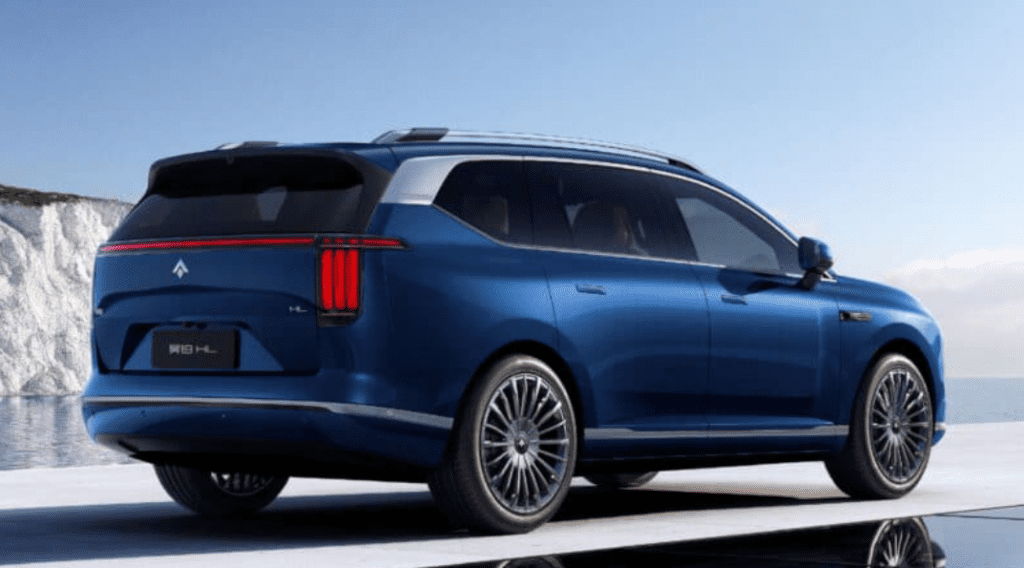 Представлен роскошный кроссовер GAC Hyptec HL: три ряда сидений и больше 5 метров длины