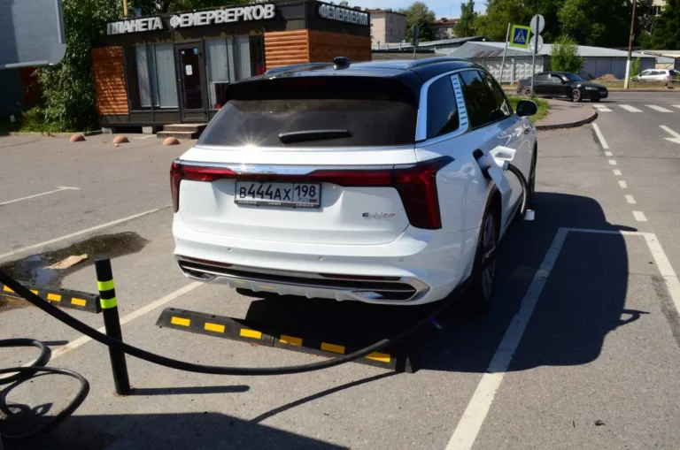 «Премиум» не пошел – и дальше будет хуже: продажи премиальных автомобилей из Китая резко упали. Что говорят об этом эксперты?
