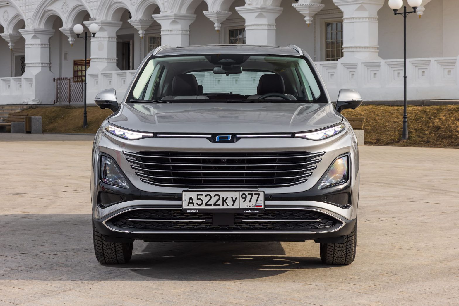Проехал на новом кроссовере Bestune T90 и удивился: он лучше, чем кажется