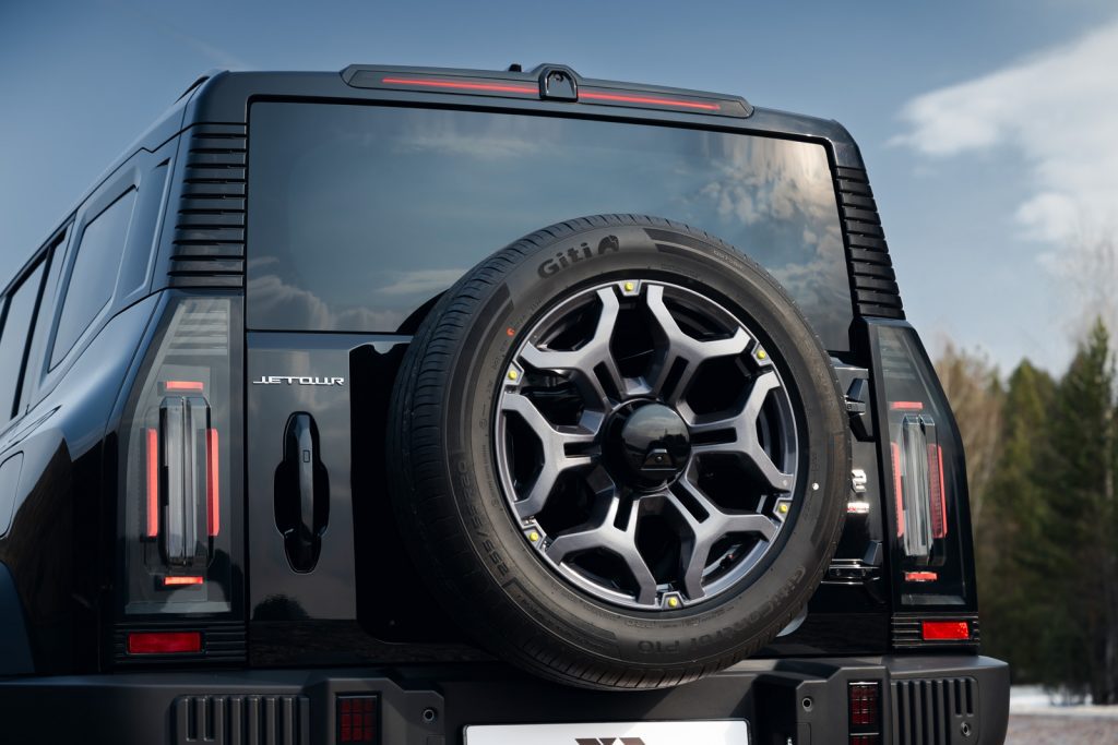 С запаской и автоматом: проехал на Jetour T2 Discovery и испытал новшества в деле