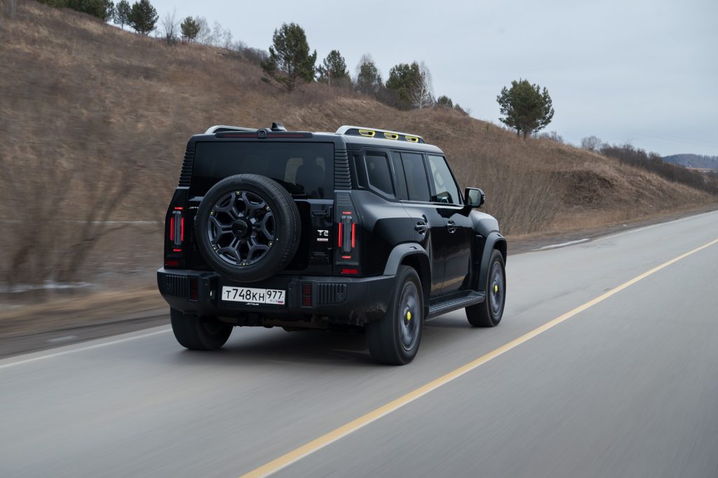 С запаской и автоматом: проехал на Jetour T2 Discovery и испытал новшества в деле