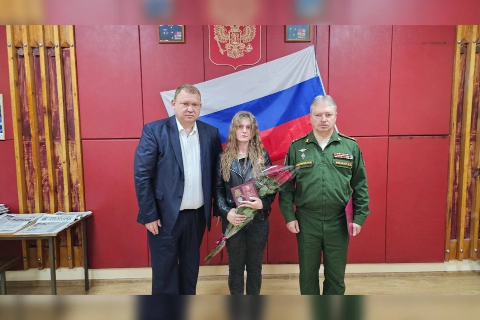 Семье погибшего бойца СВО вручили медаль «За храбрость» на Ставрополье0