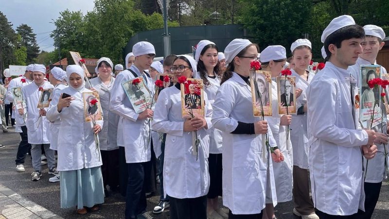 Шествие «Бессмертного медицинского полка» проходит в Кисловодске