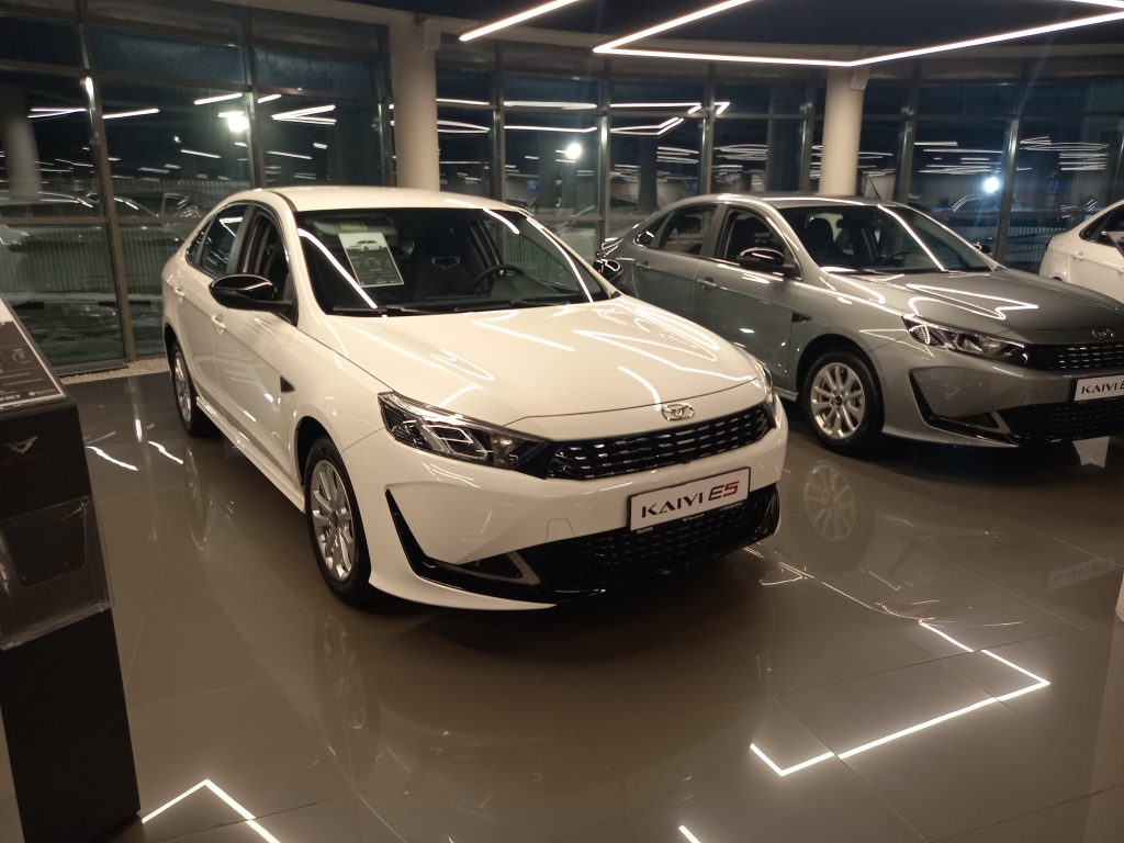 Сколько автомобилей продадут в России в 2025 году? Эксперты ухудшили прогноз по авторынку