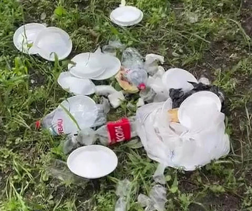 Сквер в Железноводске забросали мусором0