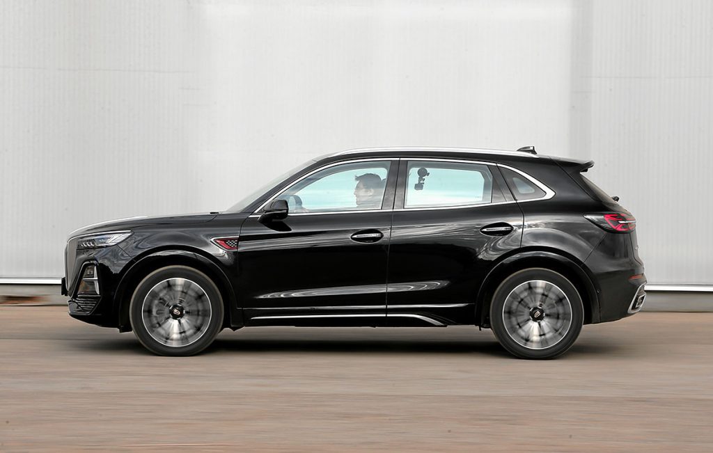 Сравнили Hongqi HS5 и Volvo XC60. Швед китайцу не товарищ?