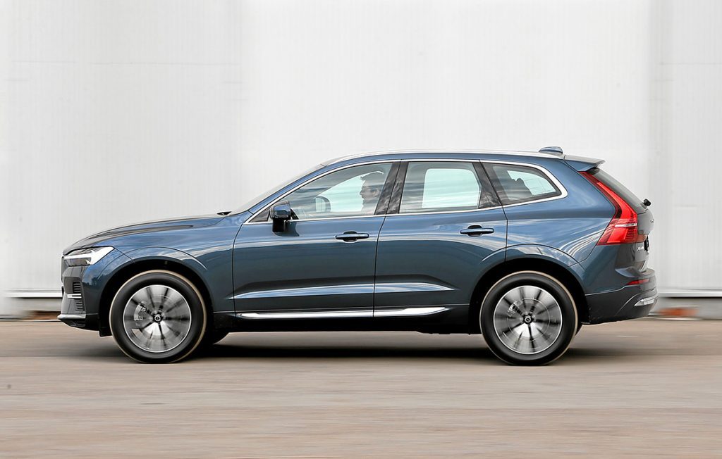 Сравнили Hongqi HS5 и Volvo XC60. Швед китайцу не товарищ?