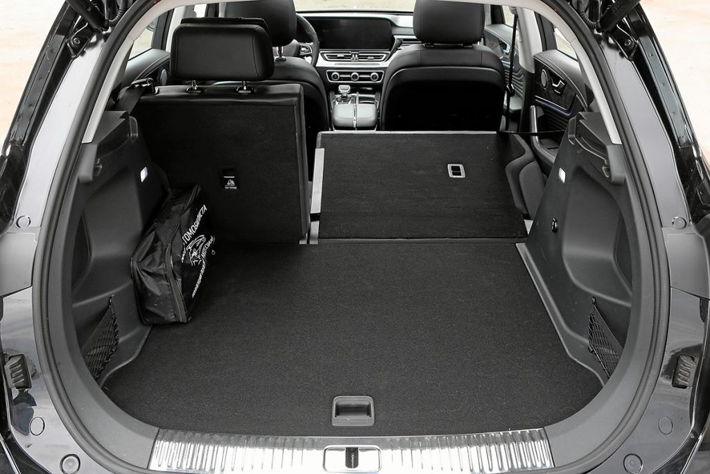 Сравнили Hongqi HS5 и Volvo XC60. Швед китайцу не товарищ?