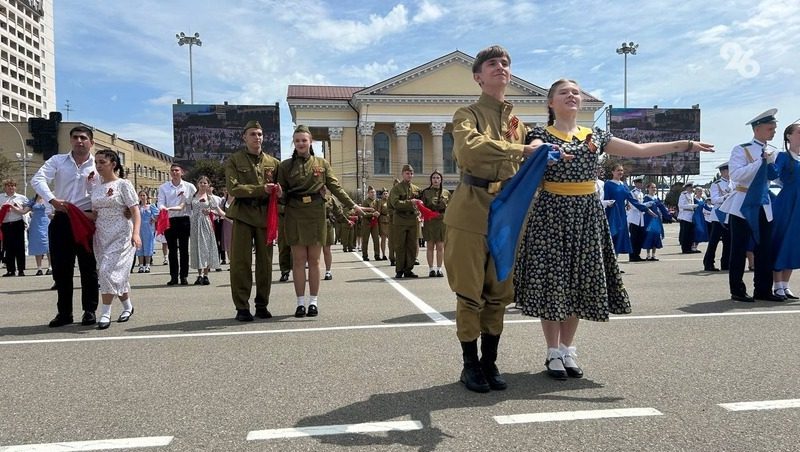 Ставропольцы станцевали «Вальс Победы» в столице края