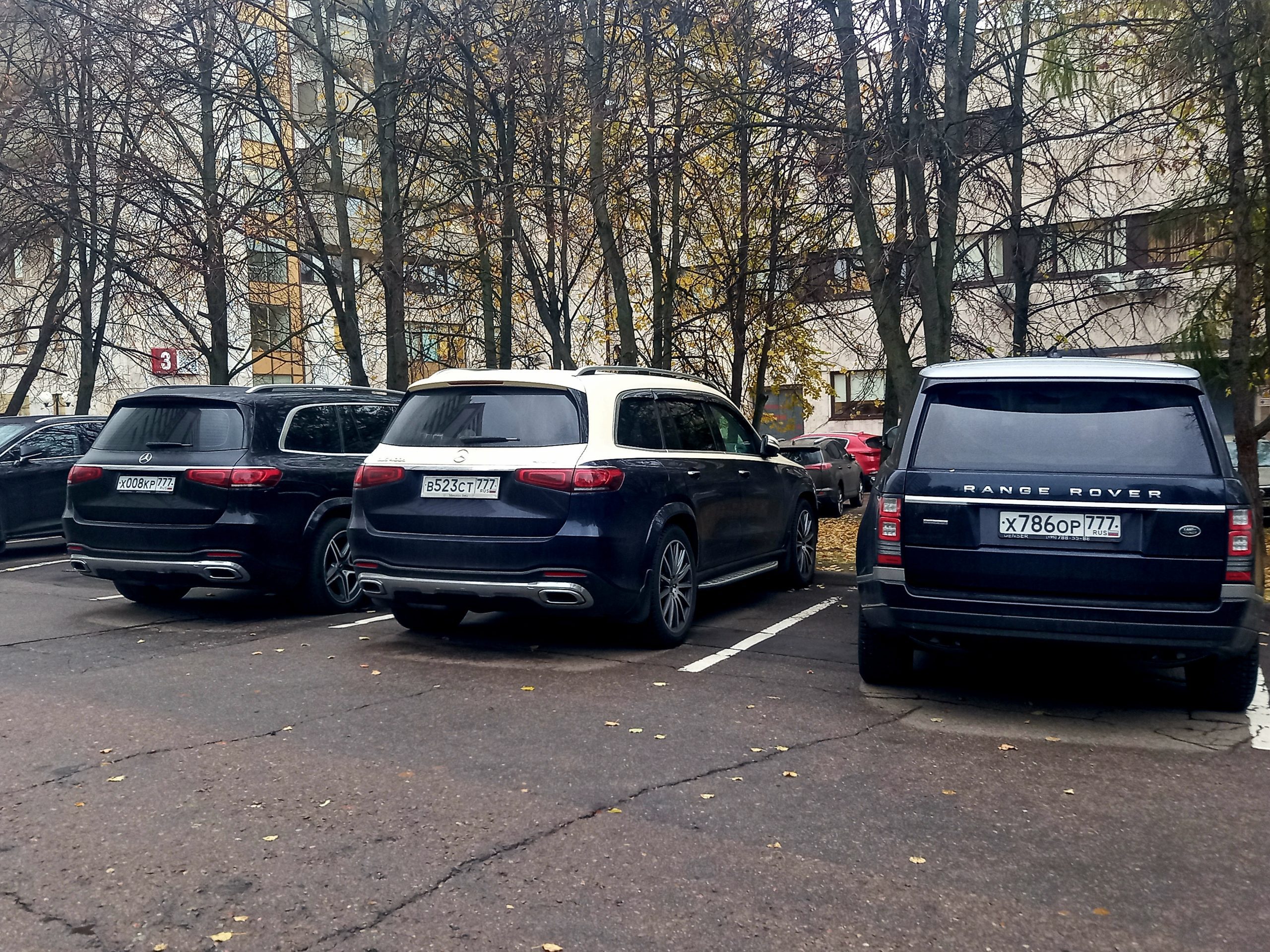 У богатых россиян закончились деньги? Импорт дорогих автомобилей в страну резко упал