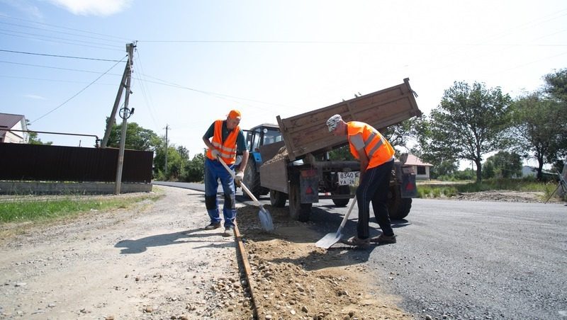 Участки дорог заасфальтировали в двух сёлах Труновского округа